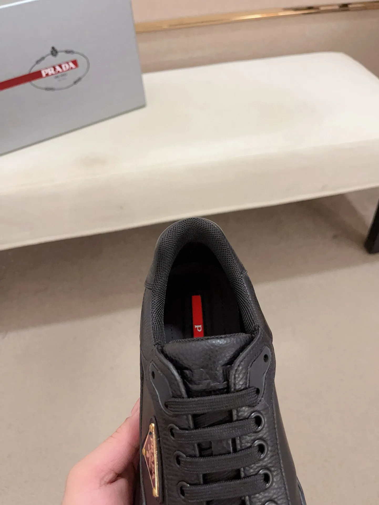 Men's shoes 💰 580💰 ✔️✔️✔️High-quality new PRADA counters are launched simultaneously. The new men's shoes and 😘 fabrics are made of selected first-layer cowhide with superb craftsmanship. Lining: Full cowhide lining. 👍🏿 High-end ☄️ air-cushion molded anti-slip rubber outsole, exquisite lines, simple and elegant, comfortable and high-end for leisure travel. Code number: 38 to 45 (can be customized to 46 to 47, non-refundable)